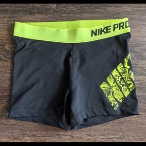 Nike Pro Dri Fit 3” size M